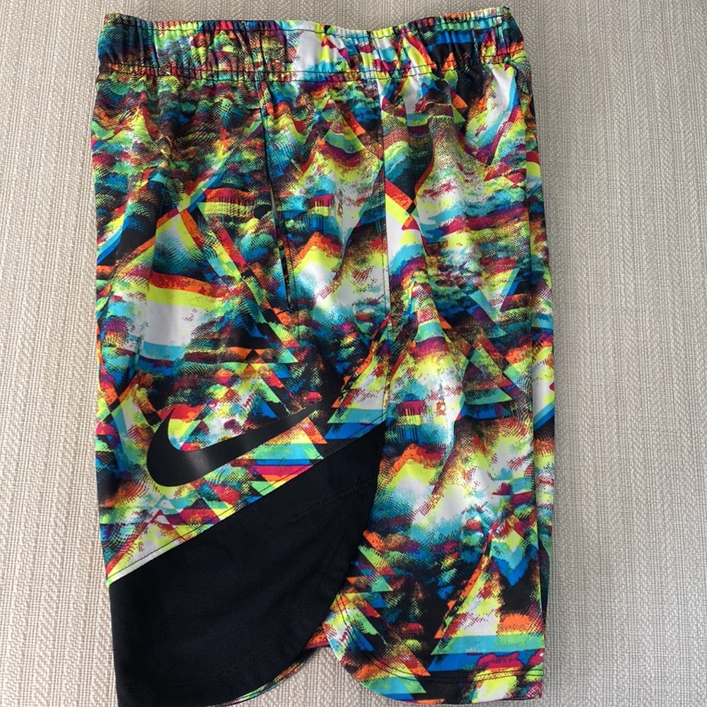 NIKE Multicolored Youth Size L Basketball shorts NWOT - Picture 9 of 9